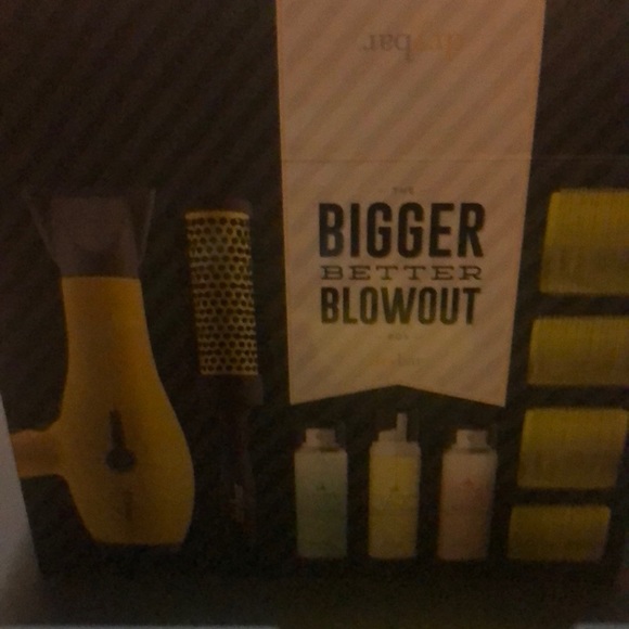 The bigger better blow out dry bar set - Picture 2 of 3